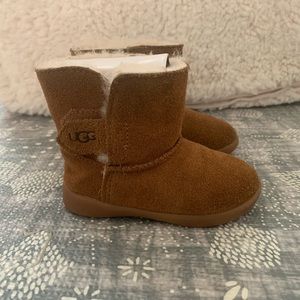 Ugg toddler Keelan suede shearling boot